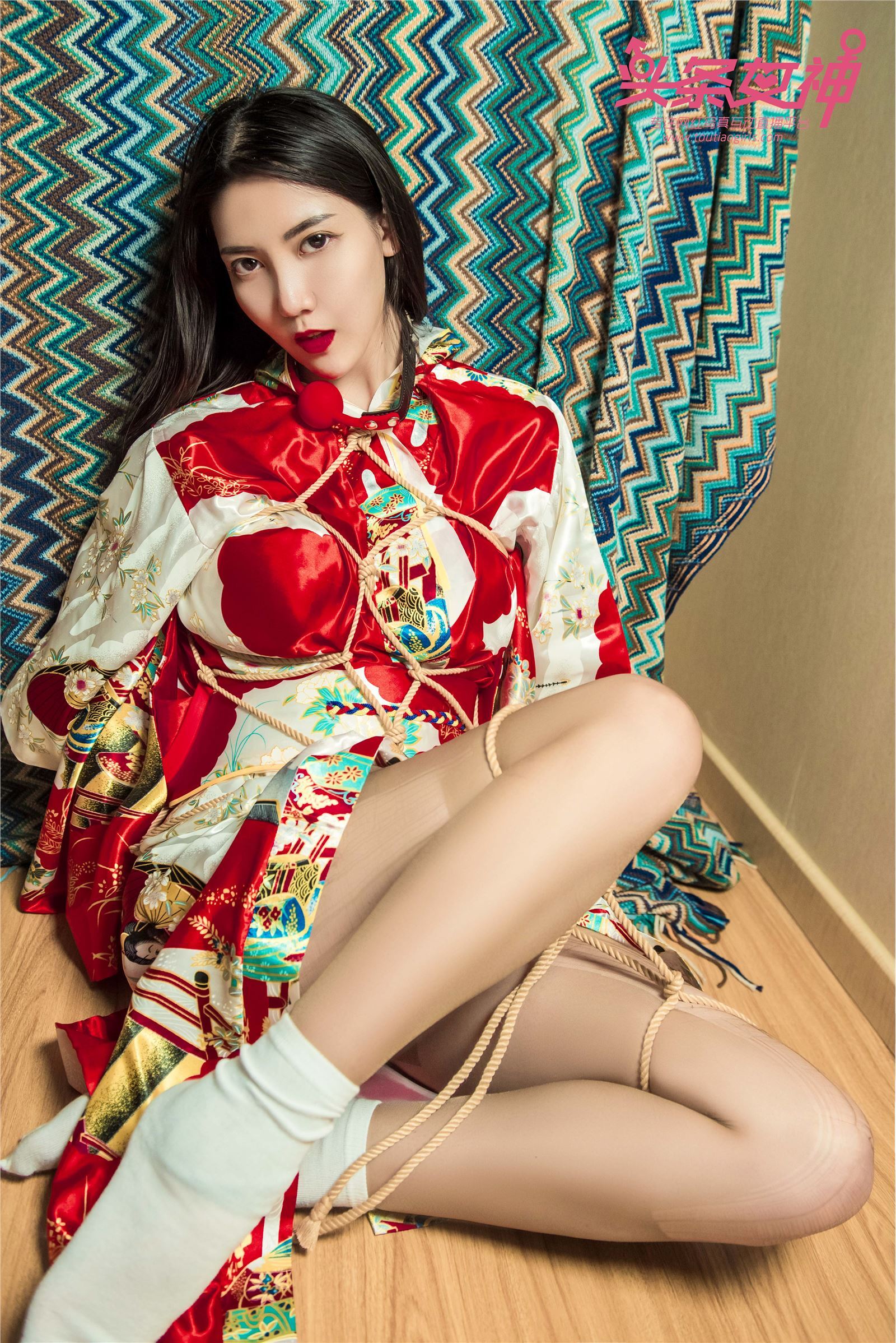 [TouTiao头条女神] 2018.04.08 冯雪娇2M白沙发